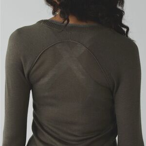 Lululemon Sunshine Coast Long Sleeve
Fatigue Green XS/small $108 msrp boolux